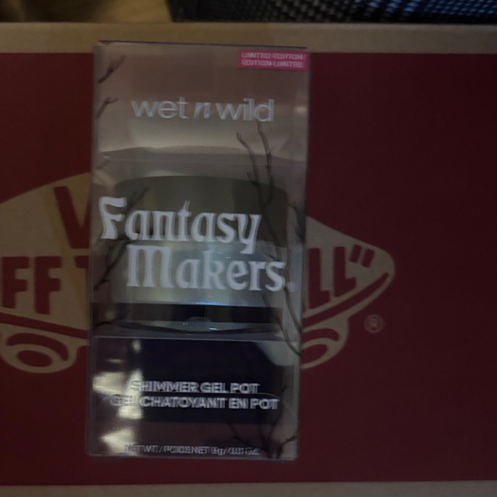 Wet n Wild Fantasy Makers Shimmer Gel Pot - Metamorphic Black